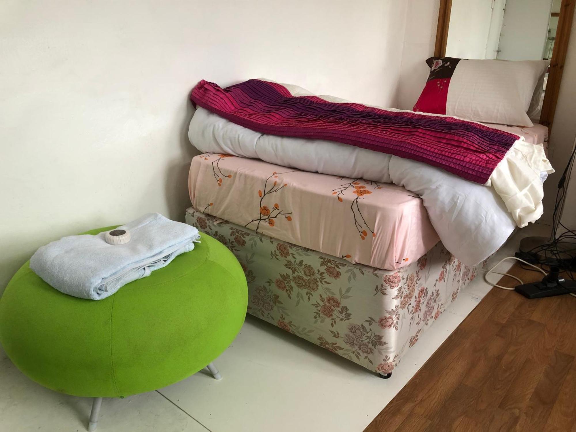 An Extra Large Room With Patio & Own Front Entrance Rotherham Rawmarsh Buitenkant foto
